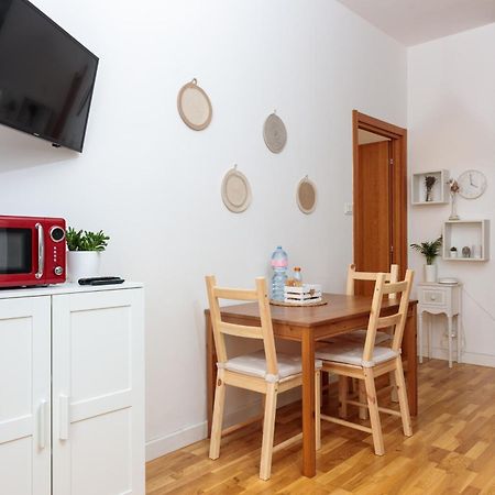 Welcome To • Lotus Home • Verona Bagian luar foto